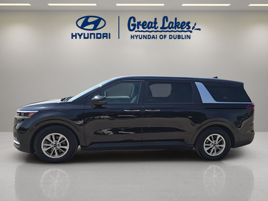 Used 2024 Kia Carnival LX FWD image 2