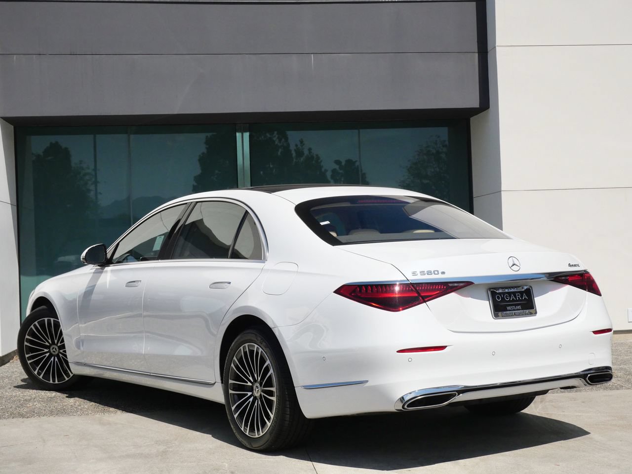 Used 2025 Mercedes-Benz S 580e 4MATIC Sedan image 5