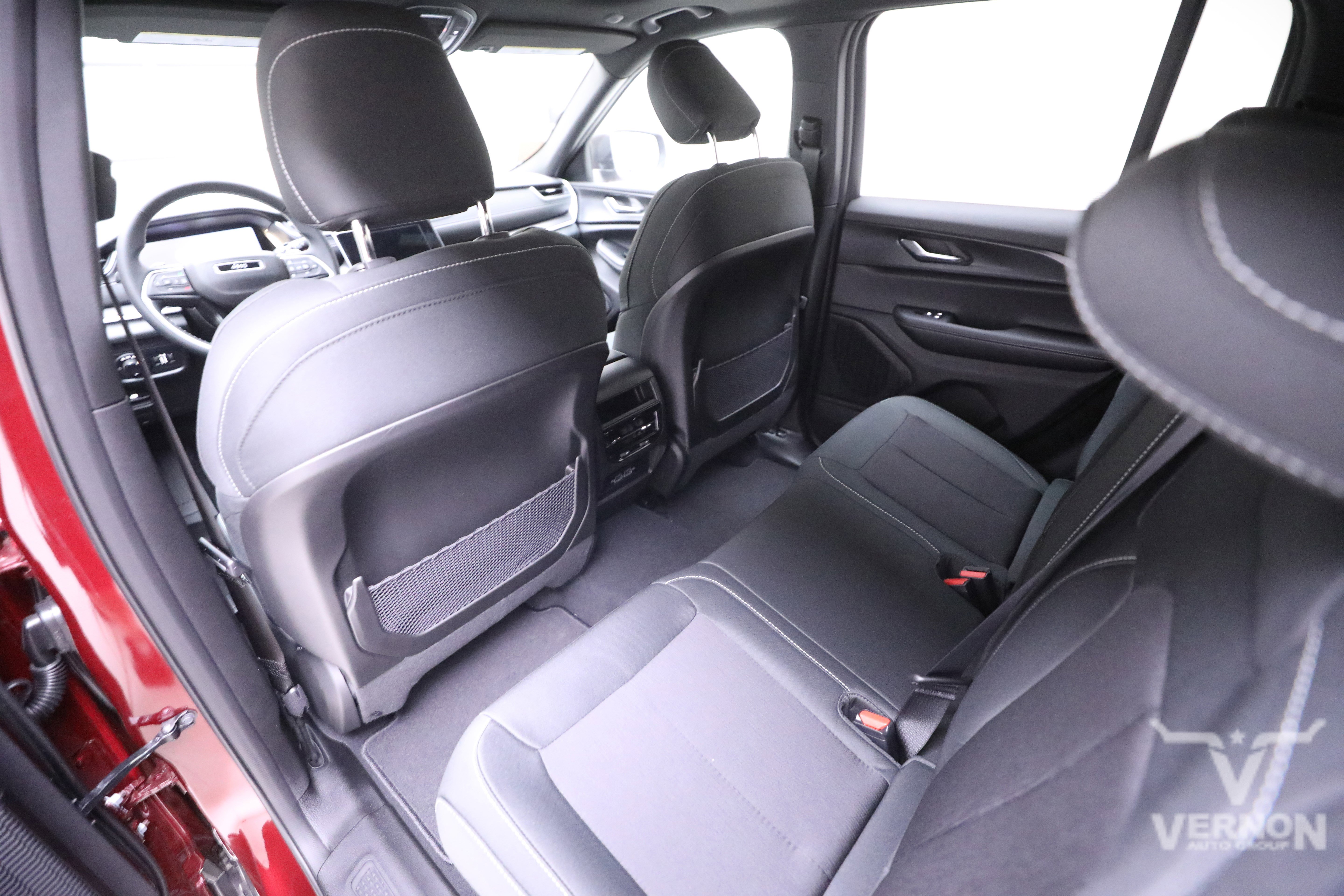 New 2025 Jeep Grand Cherokee Laredo X image 9