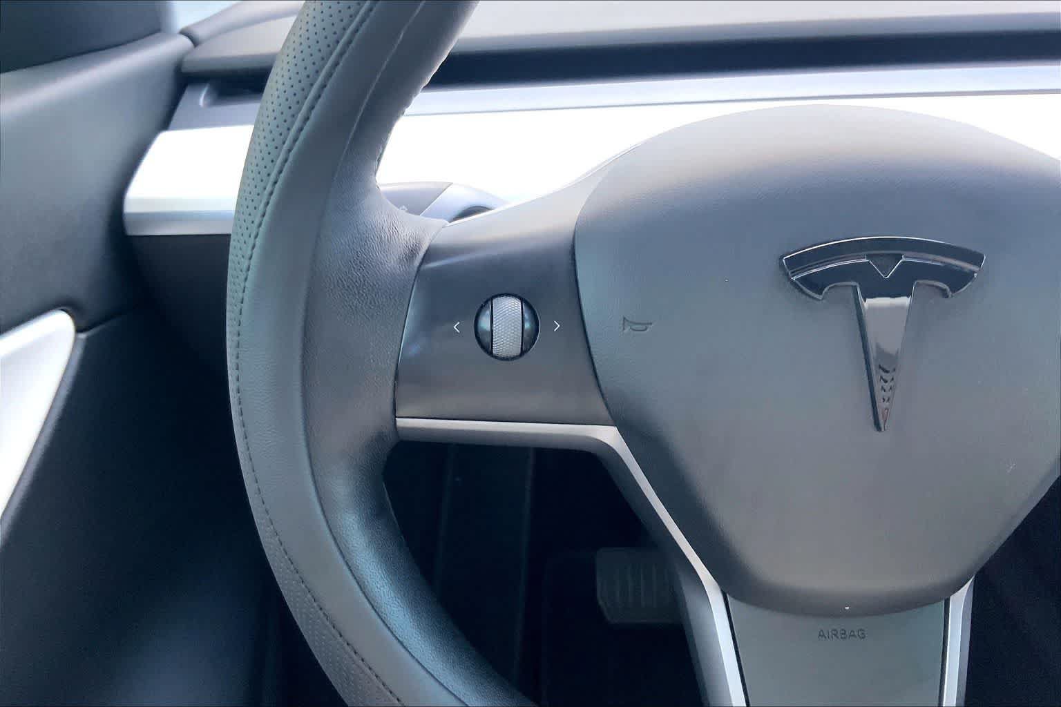 Used 2021 Tesla Model Y Long Range AWD/4WD image 24