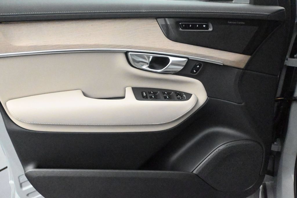 New 2026 Volvo XC90 T8 Plus w/ Protection Package Premier AWD/4WD image 10