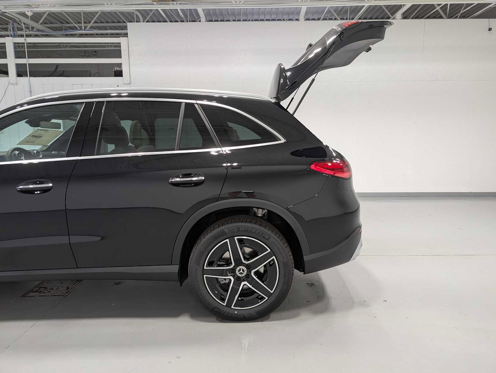 New 2026 Mercedes-Benz GLC 300 4MATIC image 9