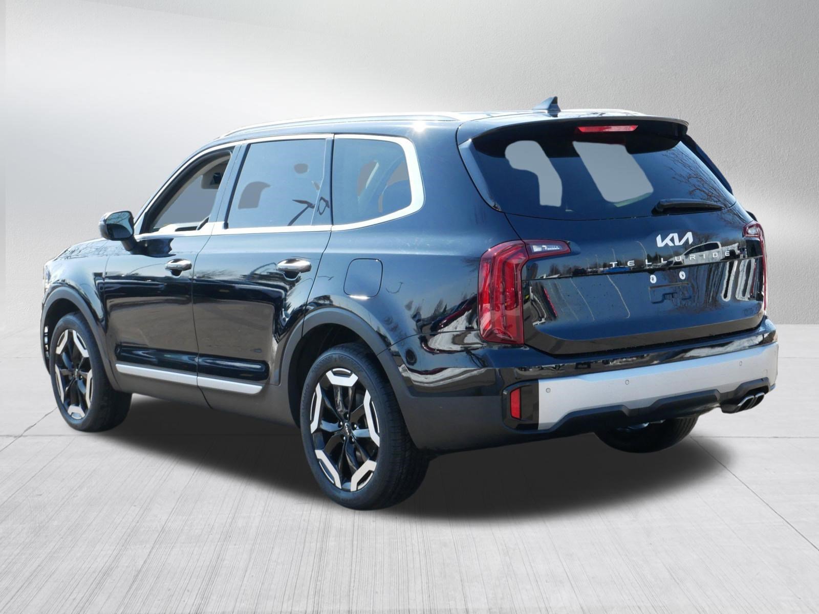 Used 2023 Kia Telluride S w/ S Sunroof Package image 5