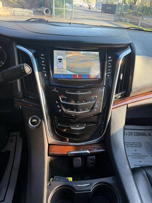Used 2018 Cadillac Escalade Luxury AWD/4WD image 40