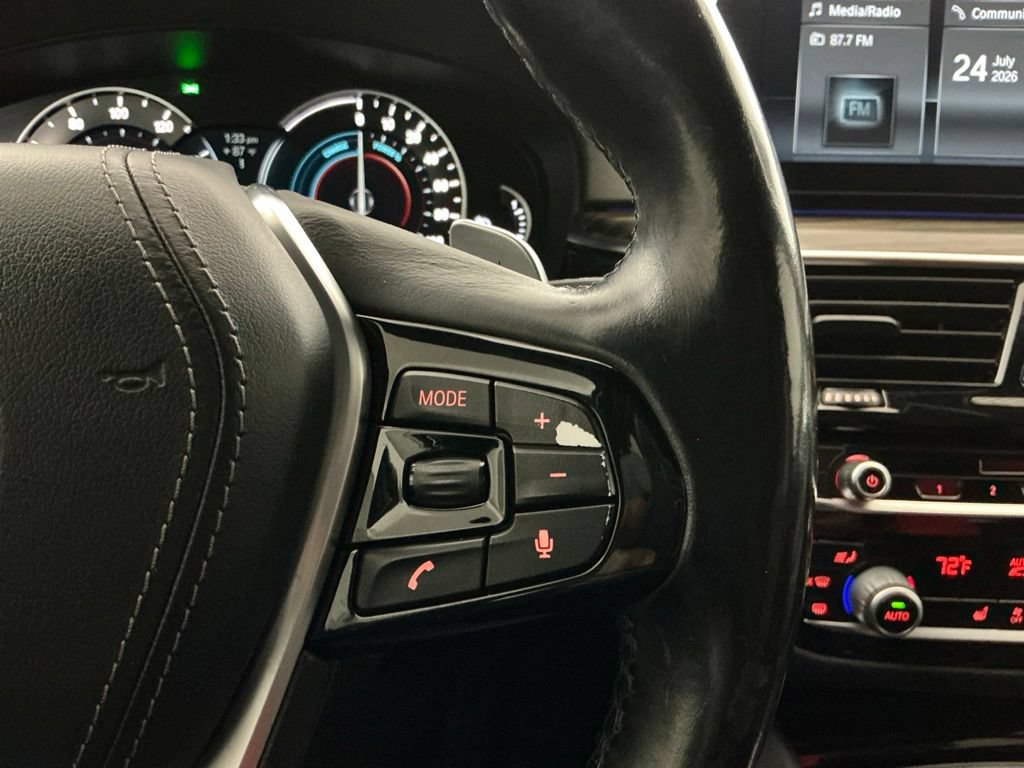 Used 2018 BMW 530e w/ Premium Package 2 RWD image 14