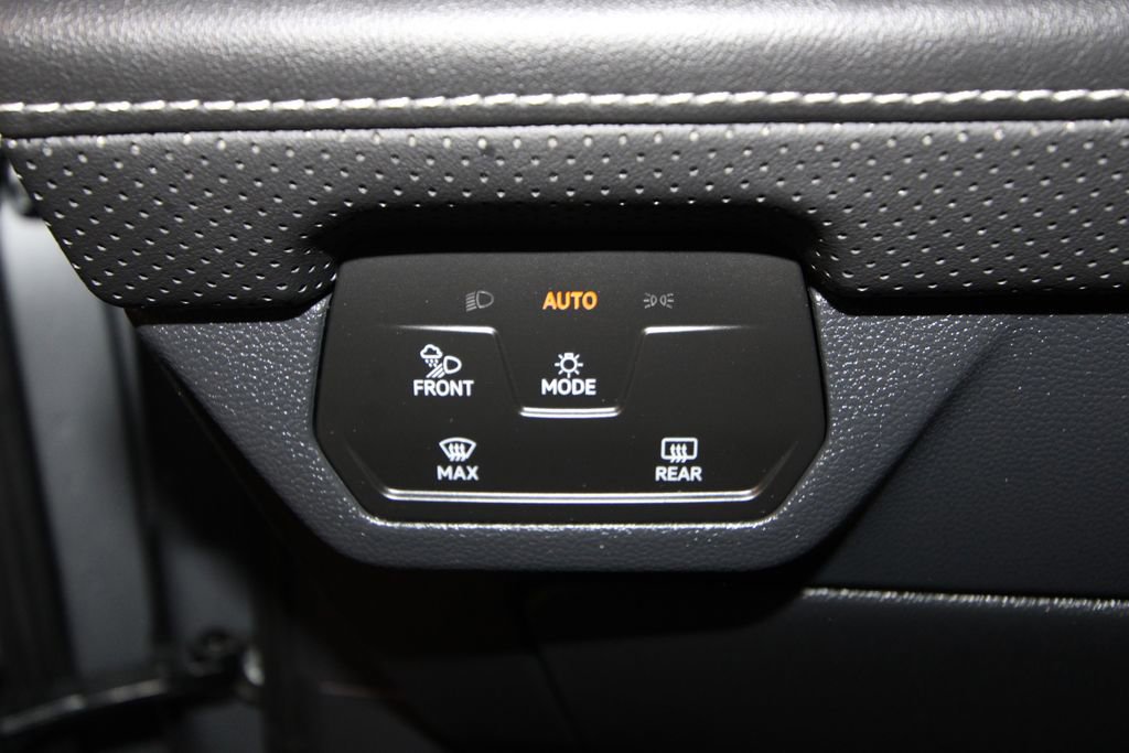 Used 2025 Volkswagen Atlas SE image 9