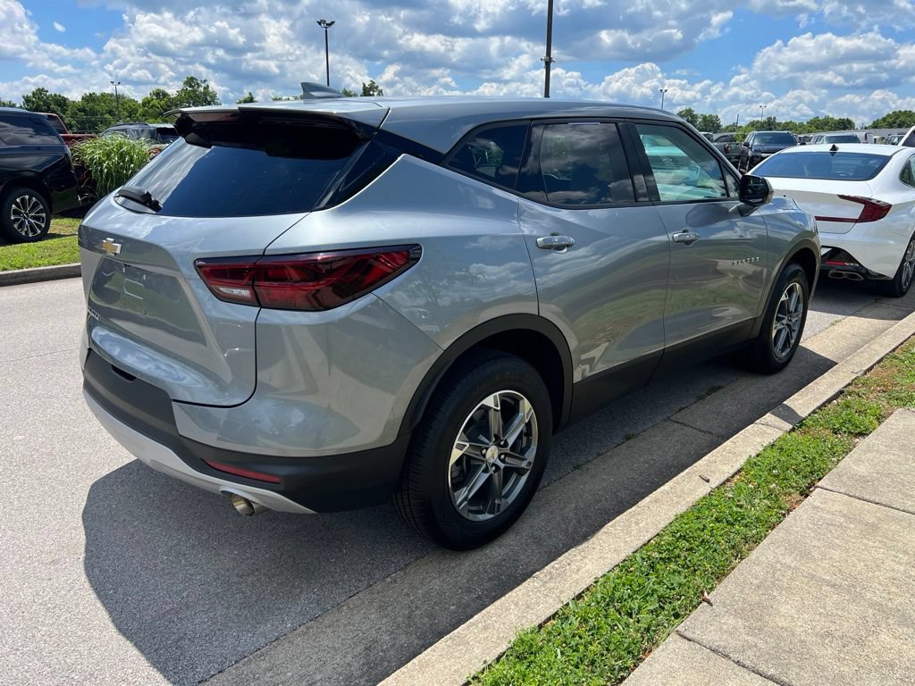 Used 2023 Chevrolet Blazer LT FWD image 3