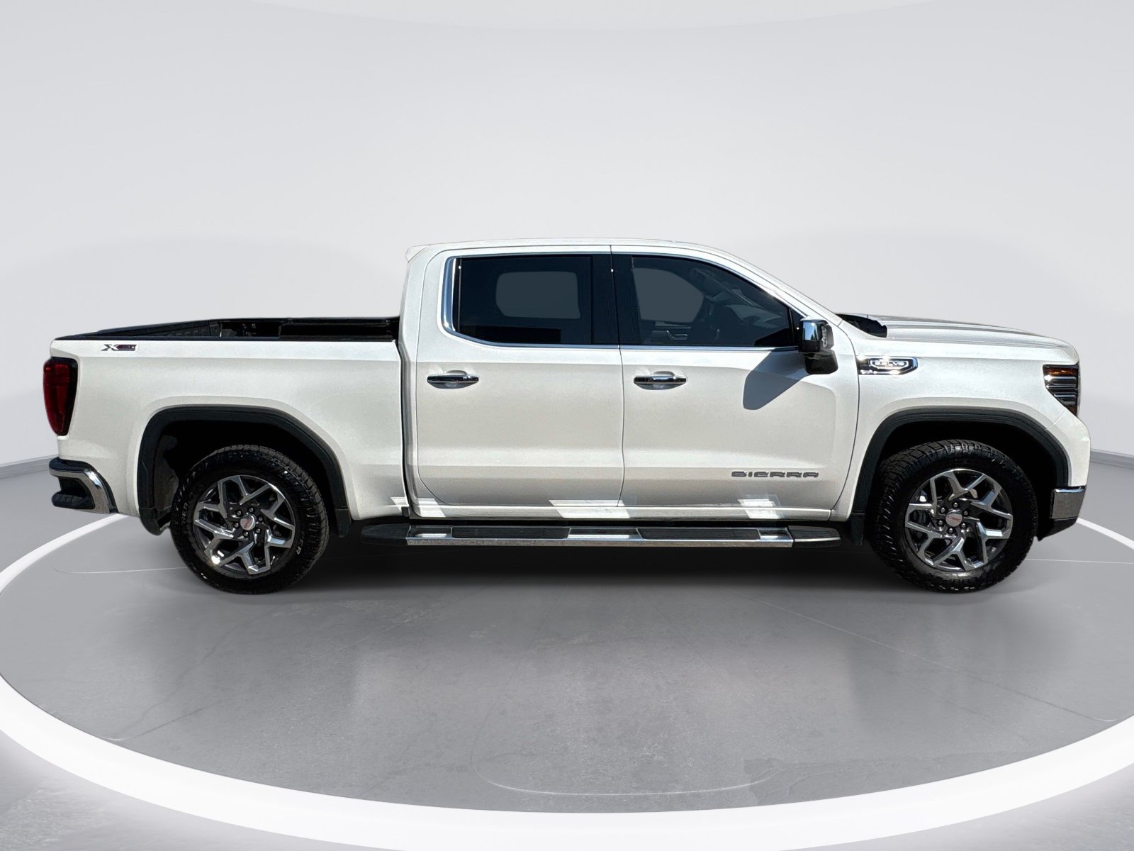 Used 2022 GMC Sierra 1500 SLT w/ SLT Premium Plus Package AWD/4WD image 9