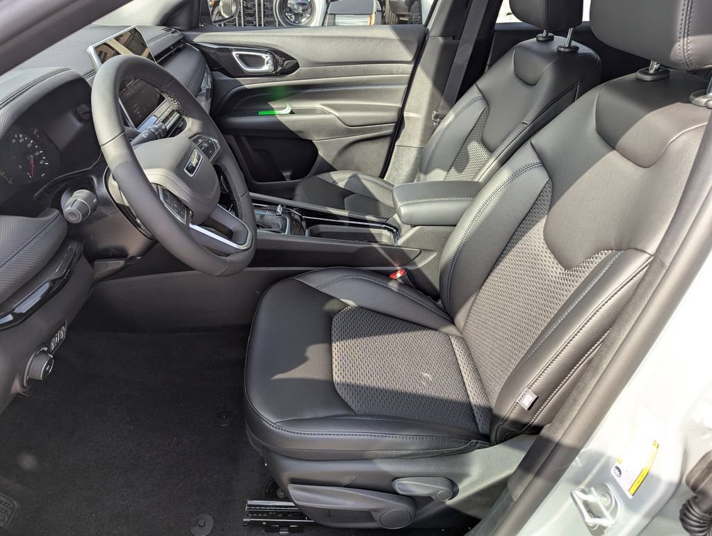 New 2026 Jeep Compass Latitude AWD/4WD image 12