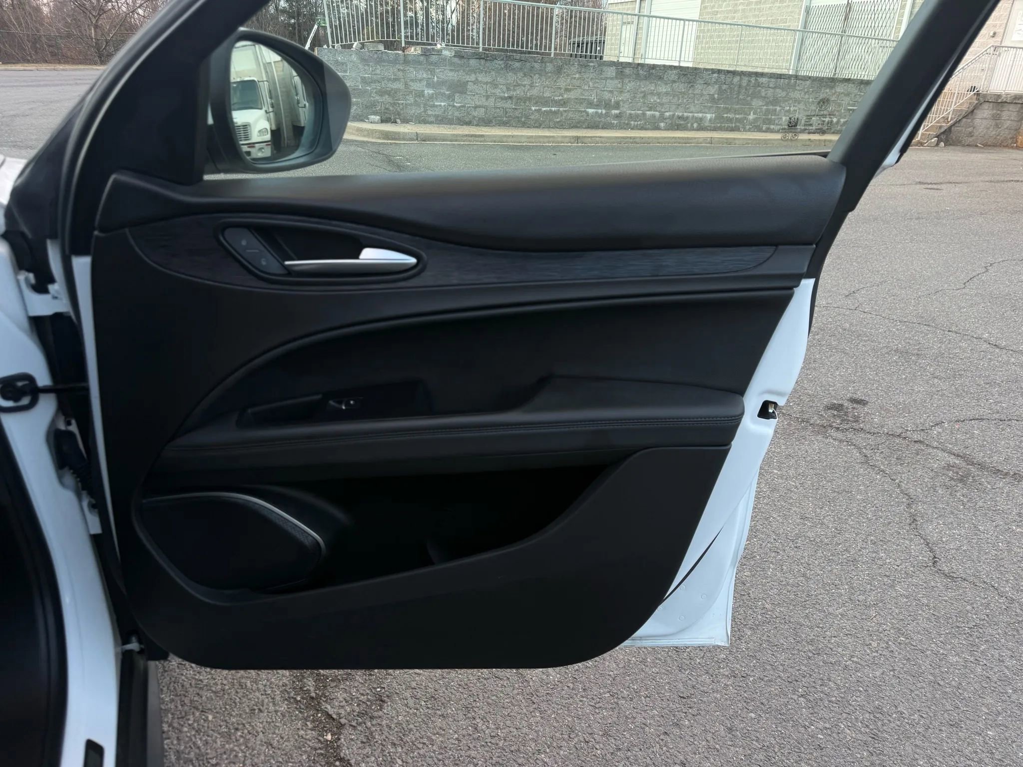 Used 2022 Alfa Romeo Stelvio Sprint image 25