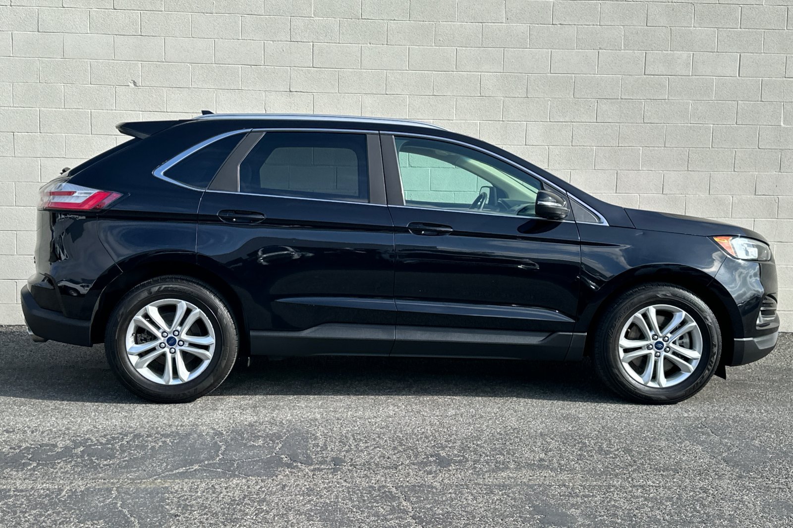 Used 2019 Ford Edge SEL AWD/4WD image 3