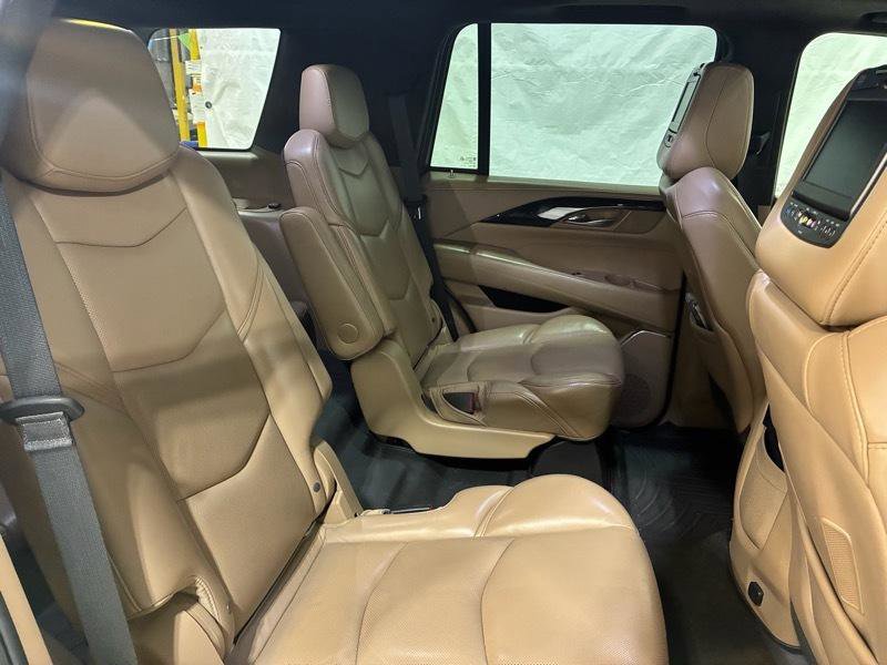 Used 2018 Cadillac Escalade Platinum AWD/4WD image 23