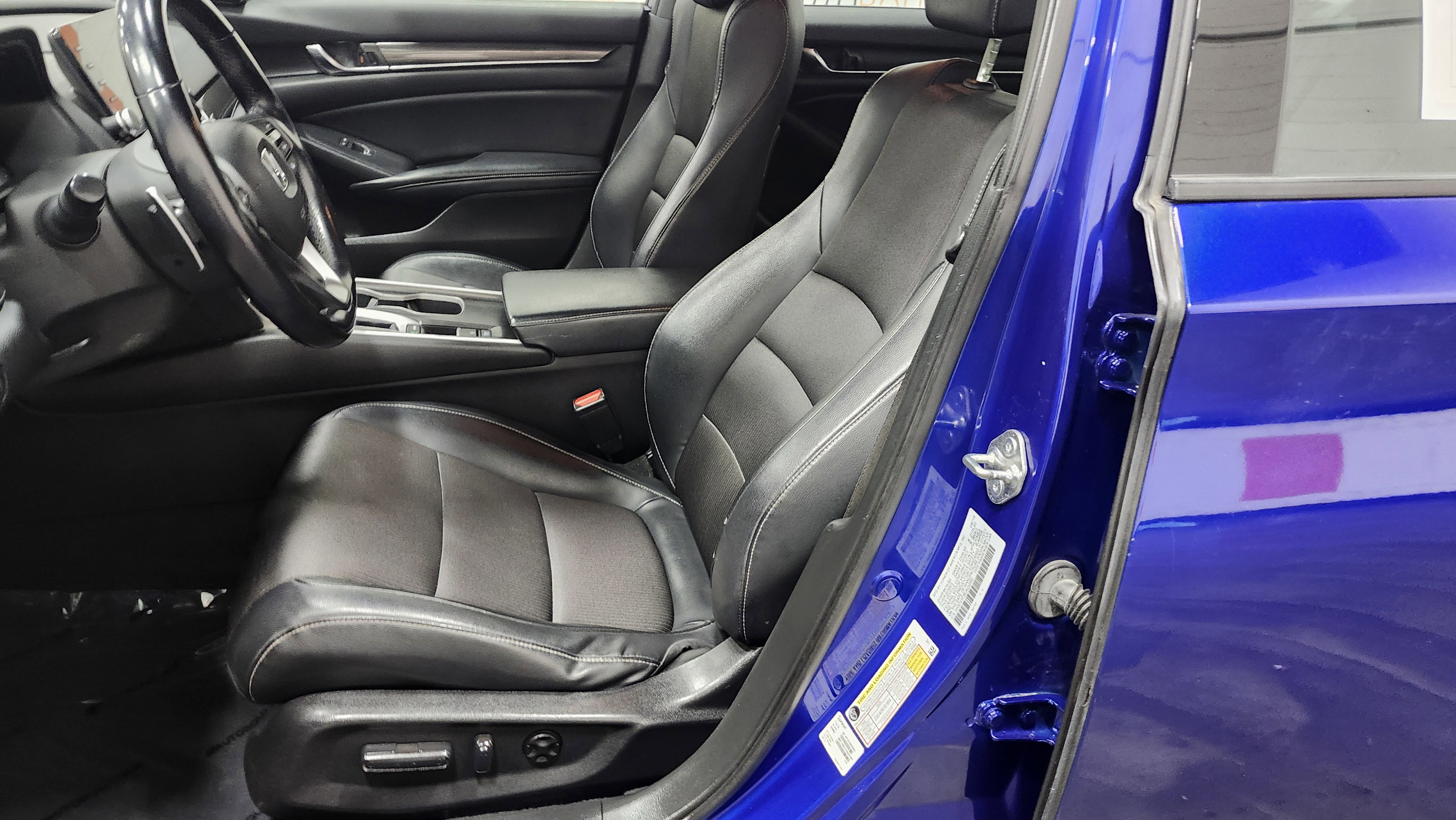 Used 2018 Honda Accord Sport image 23