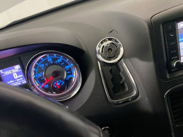 Used 2014 Chrysler Town & Country Touring w/ Driver Convenience Group image 44