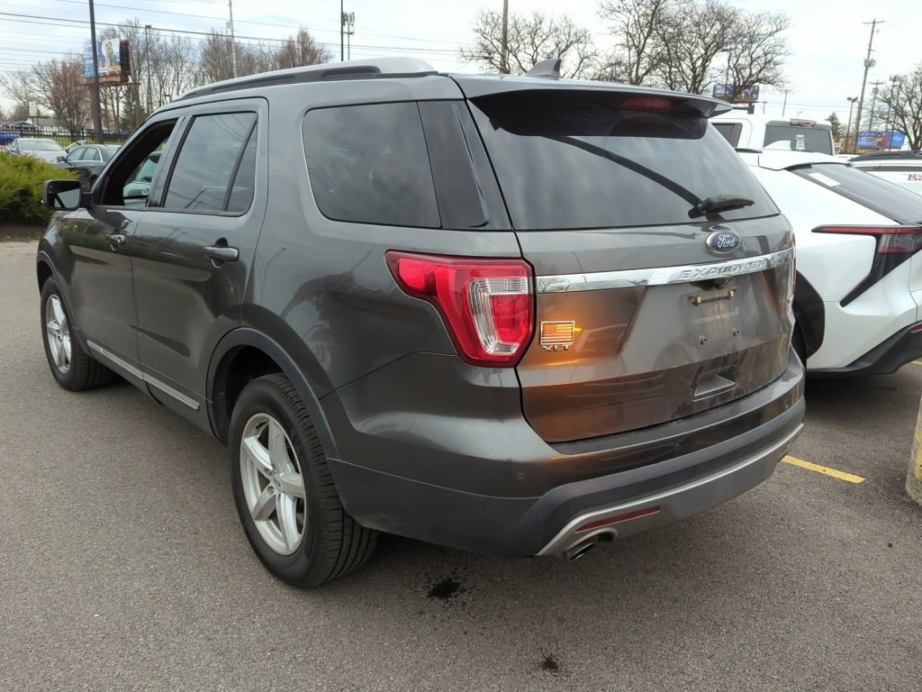 Used 2016 Ford Explorer XLT w/ Equipment Group 201A image 4