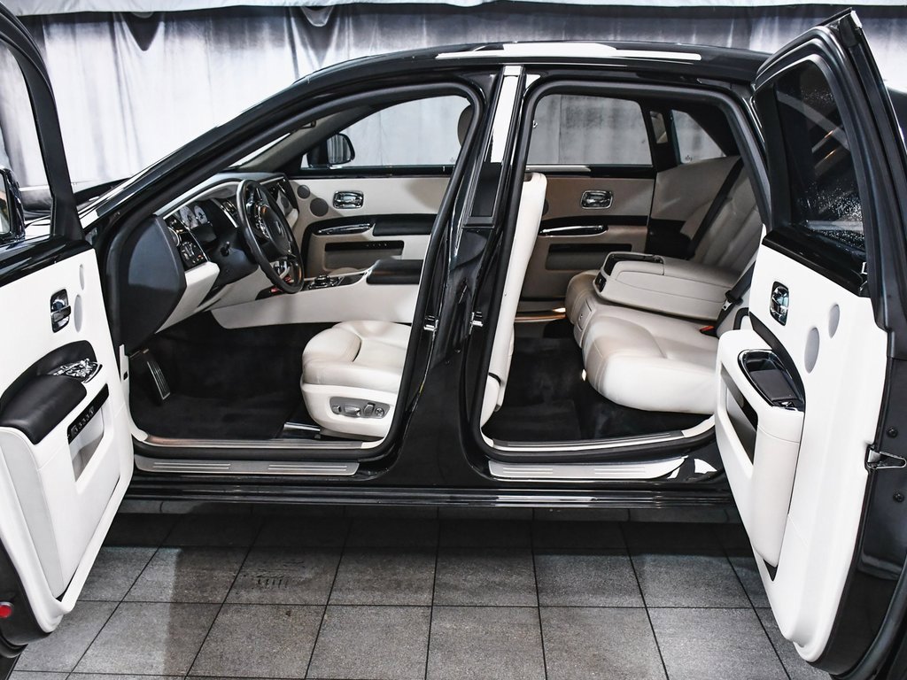 Used 2018 Rolls-Royce Ghost image 13