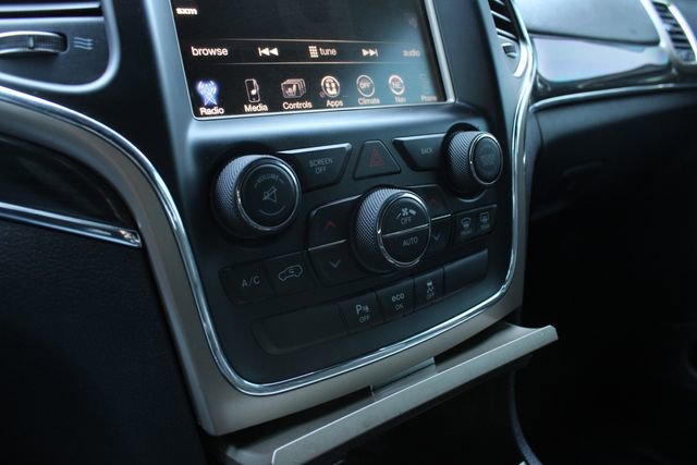 Used 2015 Jeep Grand Cherokee Overland AWD/4WD image 16