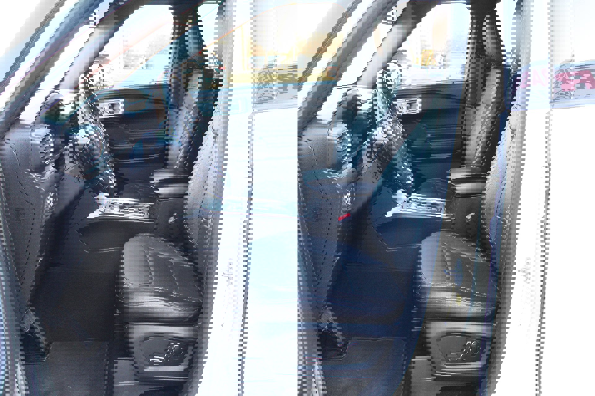 Used 2020 Ford Explorer Limited image 38