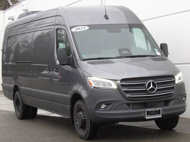New 2025 Mercedes-Benz Sprinter 4500 image 2