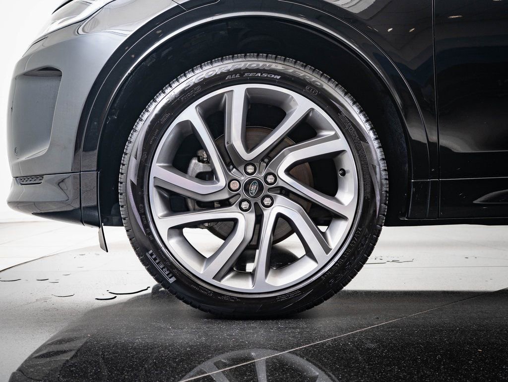 Used 2023 Land Rover Discovery Sport SE R-Dynamic image 13