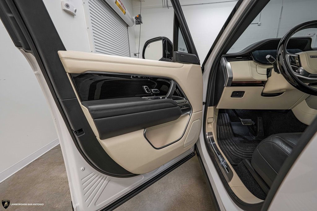 Used 2023 Land Rover Range Rover Long Wheelbase SE image 31