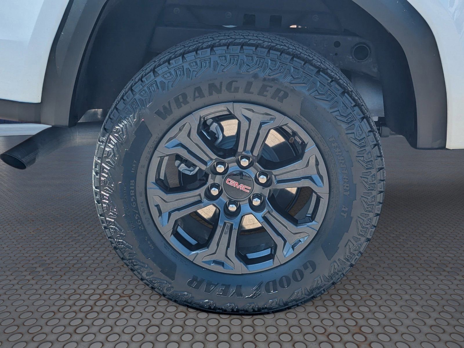 Used 2025 GMC Canyon Elevation image 10