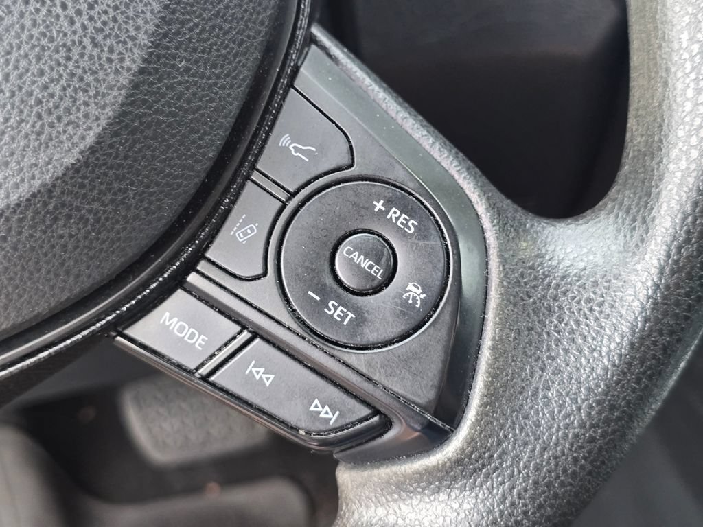 Used 2021 Toyota RAV4 LE AWD/4WD image 25