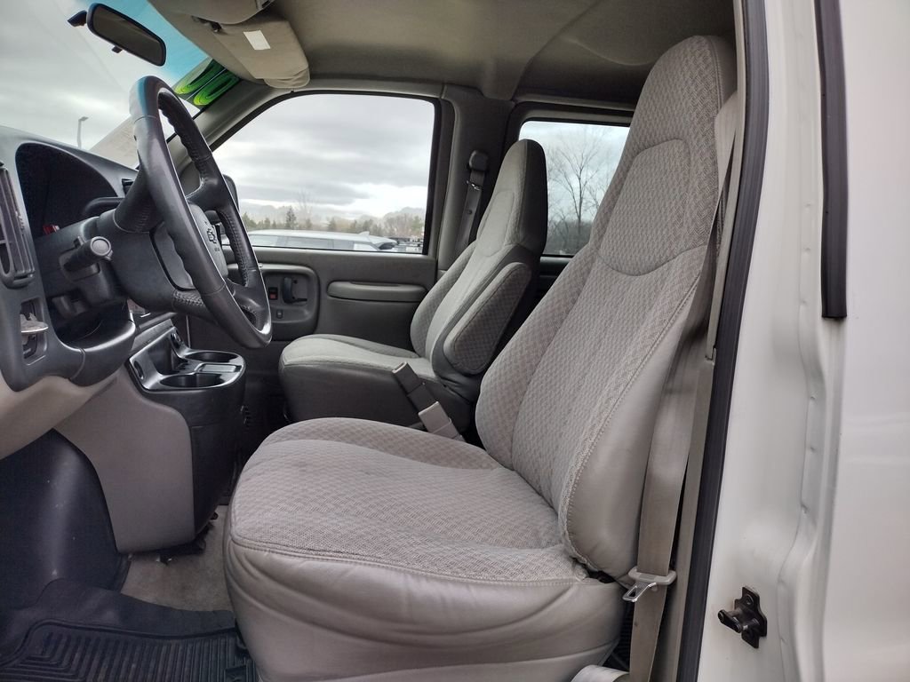 Used 2000 Chevrolet Express 1500 Passenger w/ LS Preferred Equipment Group image 10