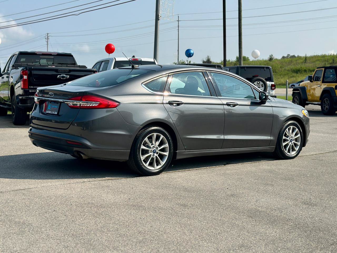 Used 2017 Ford Fusion SE w/ Fusion SE Technology Package FWD image 4