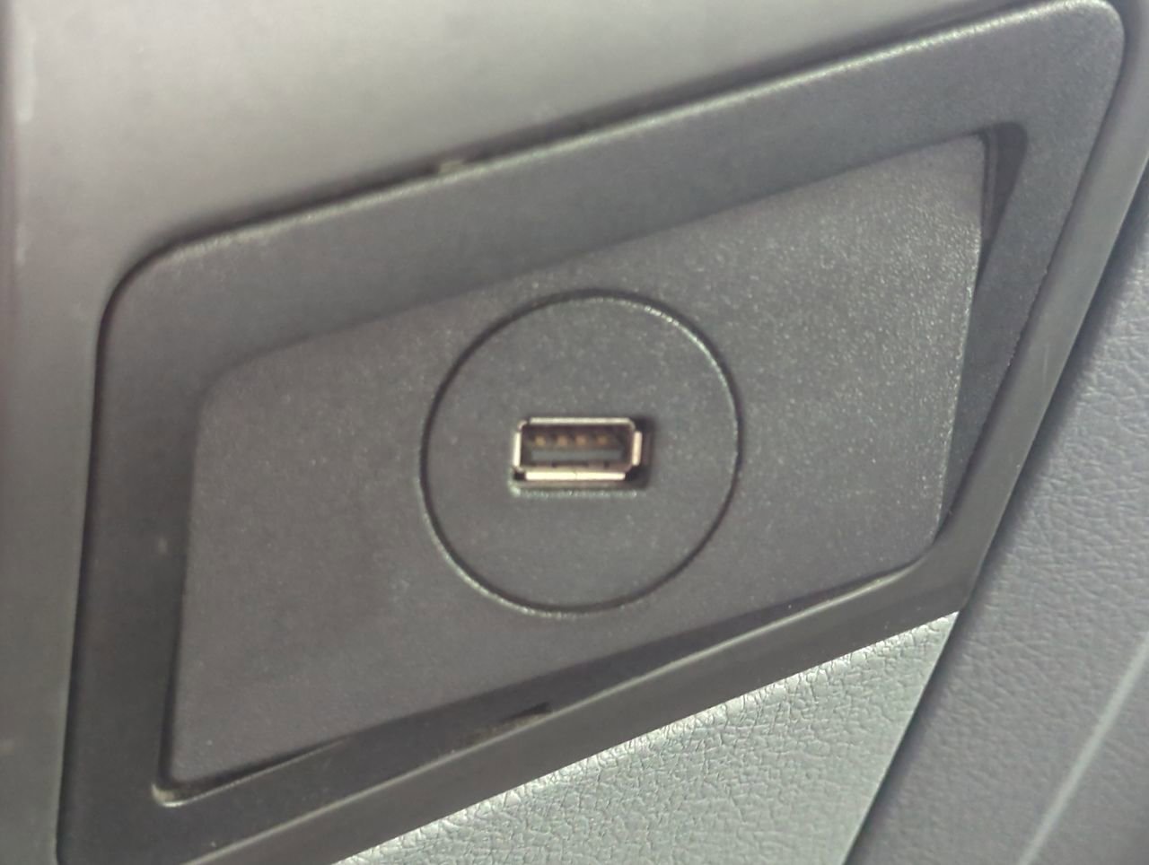 Used 2023 Ford F650 2WD Regular Cab Super Duty image 18