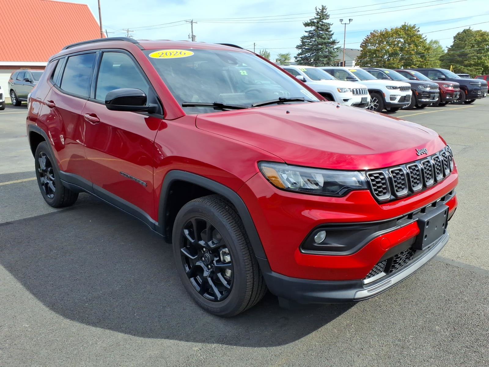Used 2026 Jeep Compass Latitude AWD/4WD image 3