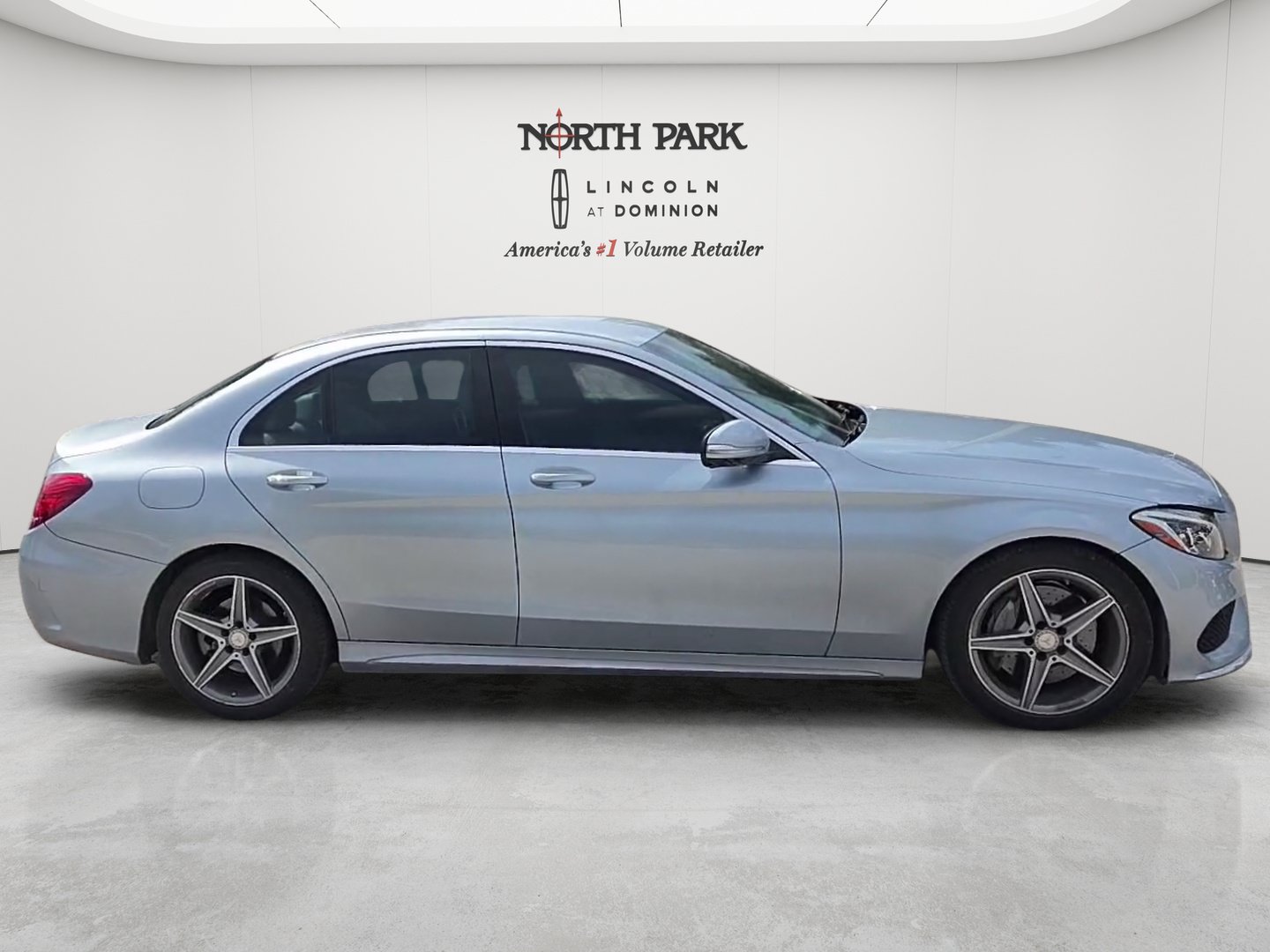 Used 2015 Mercedes-Benz C 400 4MATIC image 6