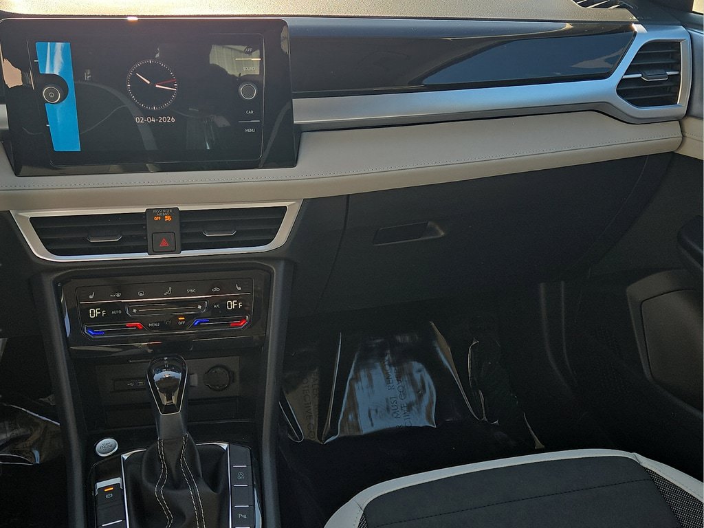 New 2026 Volkswagen Taos SE FWD image 15