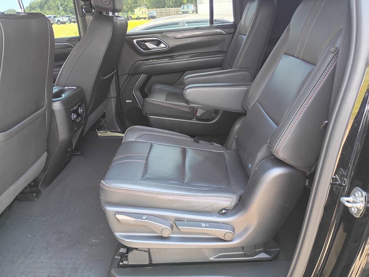 Used 2022 Chevrolet Suburban RST w/ Luxury Package RWD image 10