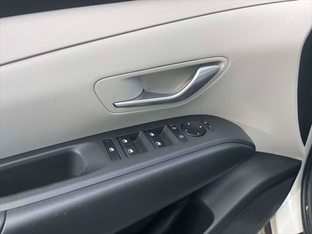 Used 2025 Hyundai Tucson SE AWD/4WD image 16