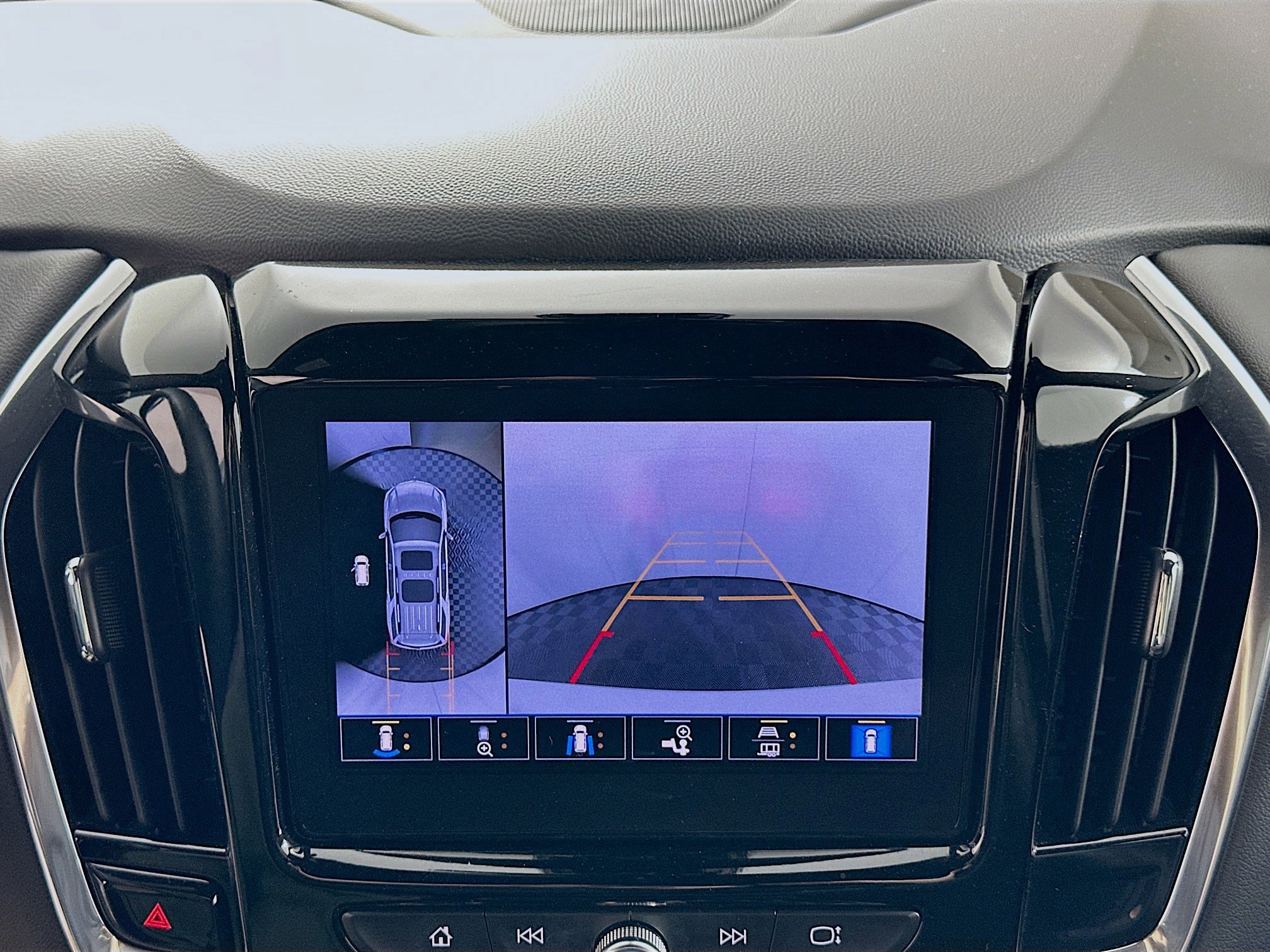 Used 2023 Chevrolet Traverse LT w/ LT Premium Package image 23