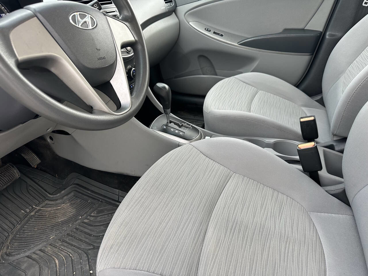 Used 2017 Hyundai Accent SE image 3