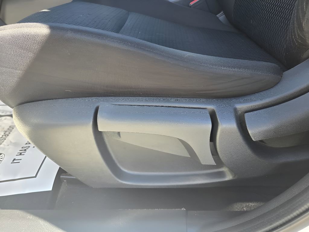 Used 2019 Nissan Rogue Sport S image 15