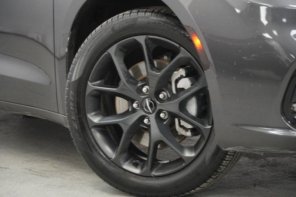 Used 2023 Chrysler Pacifica Touring-L w/ S Appearance Package image 4