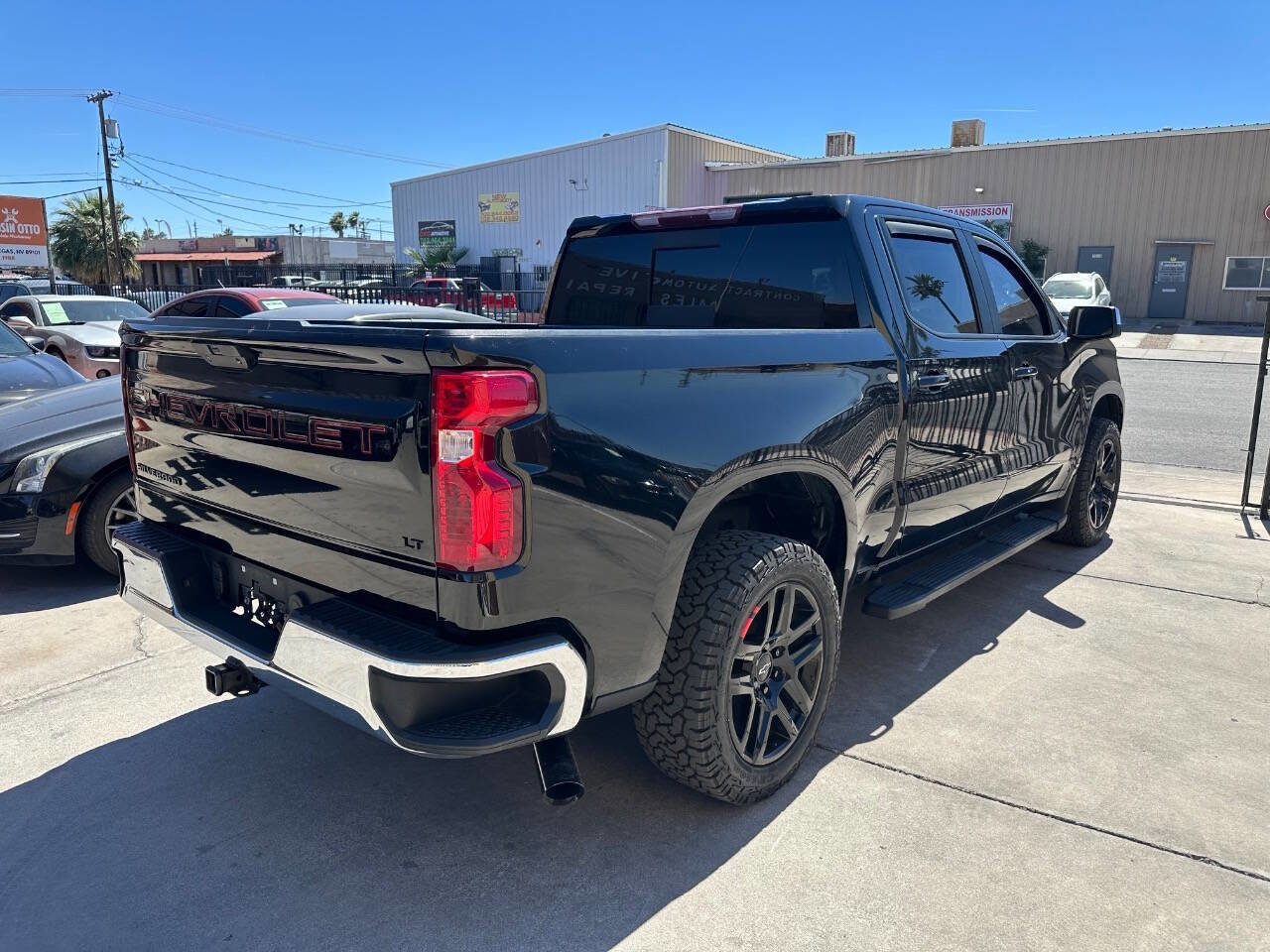 Used 2022 Chevrolet Silverado 1500 LT w/ Convenience Package II image 2