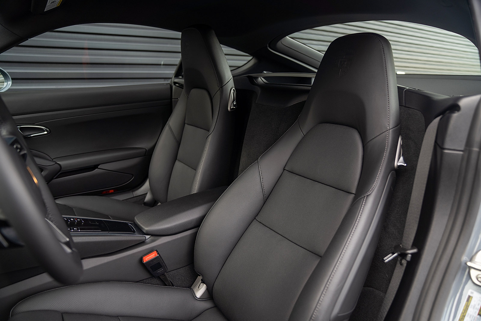 Used 2025 Porsche 718 Cayman RWD image 5