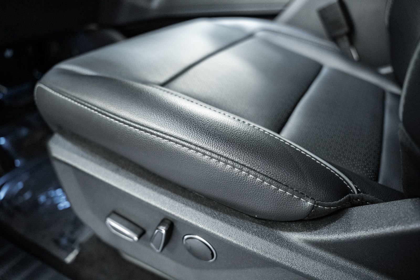 Certified 2025 Ford F150 Lariat w/ Equipment Group 502A High image 42