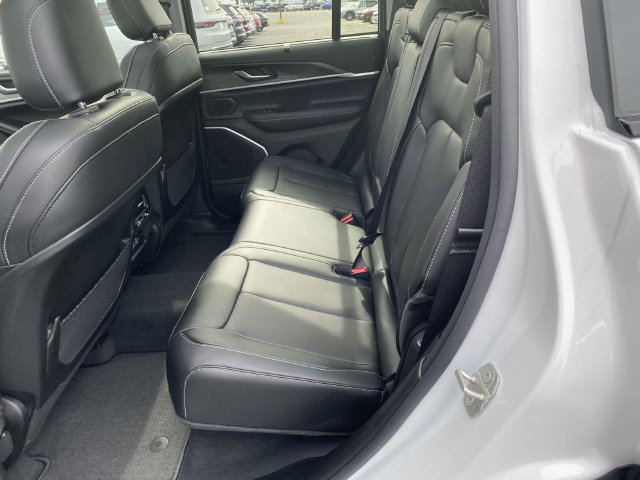 New 2024 Jeep Grand Cherokee Limited 4xe w/ Luxury Tech Group II AWD/4WD image 8