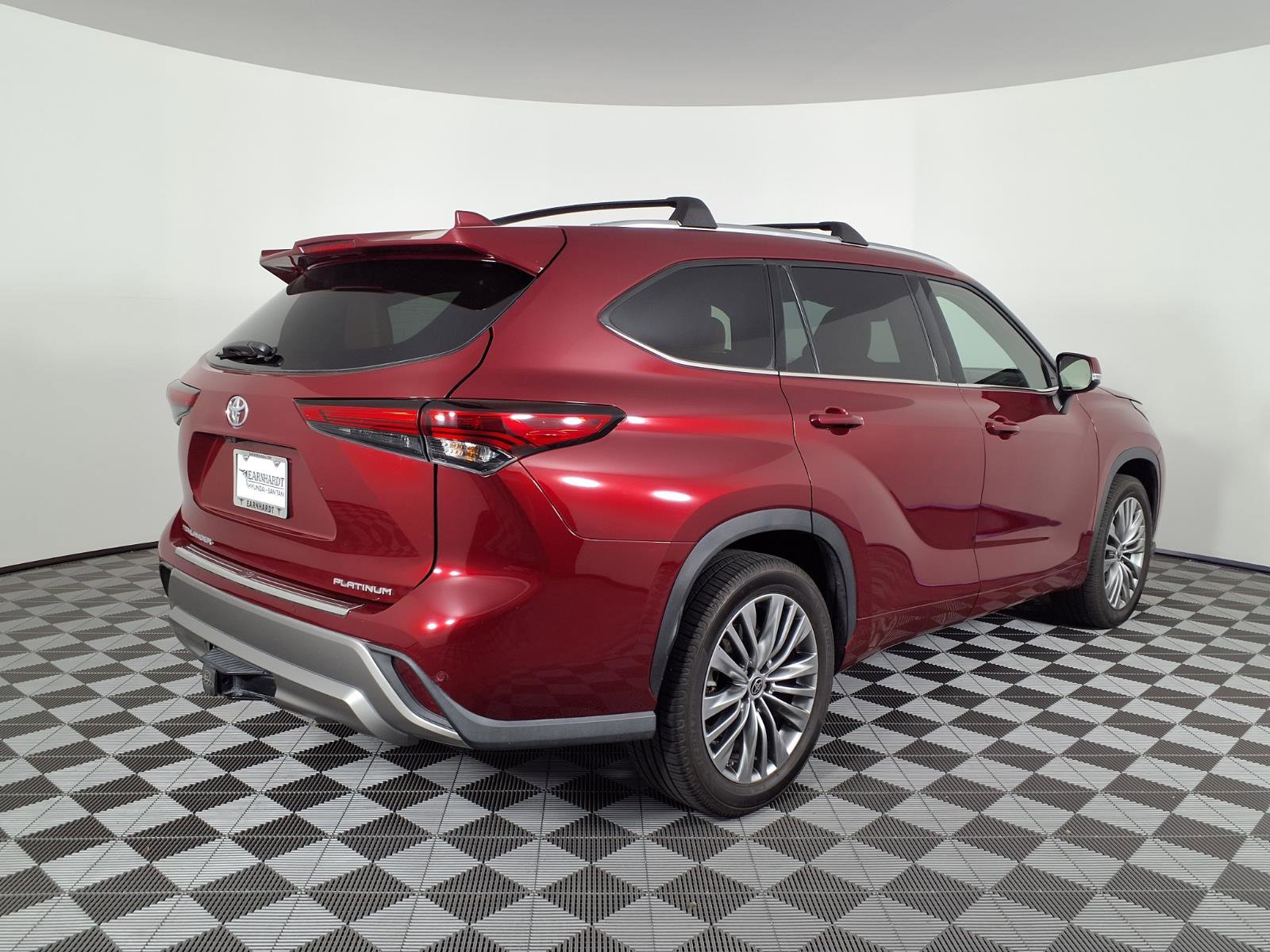 Used 2021 Toyota Highlander Platinum FWD image 4