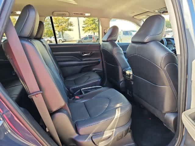 Used 2025 Toyota Grand Highlander AWD image 18