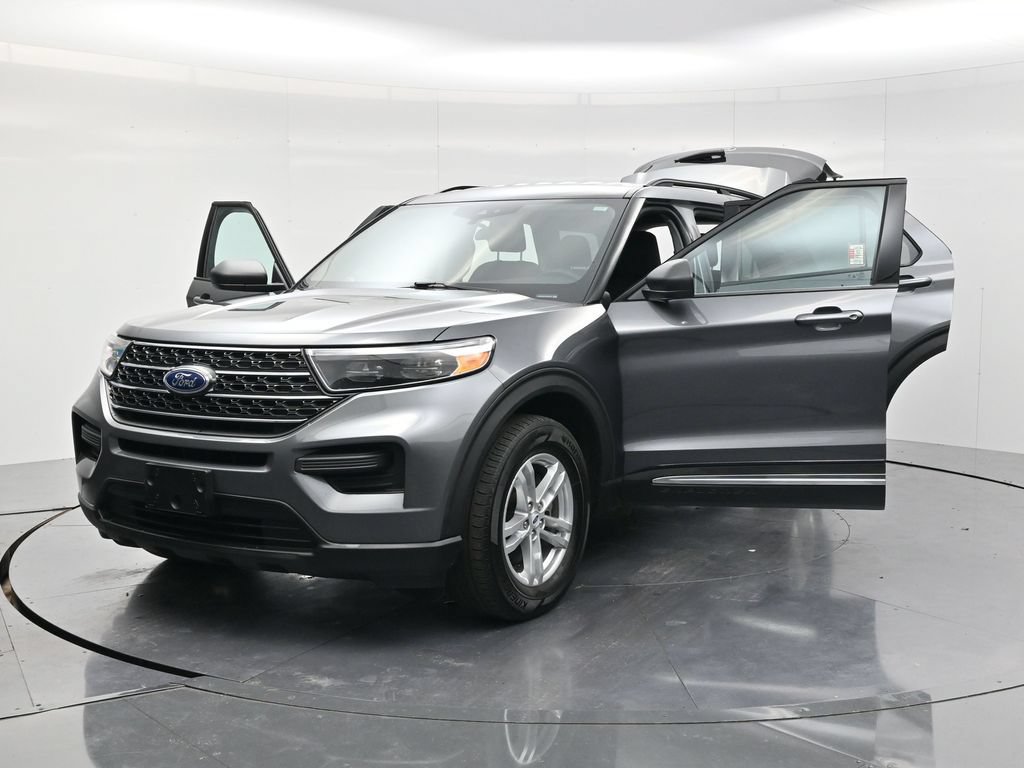 Used 2023 Ford Explorer XLT AWD/4WD image 55