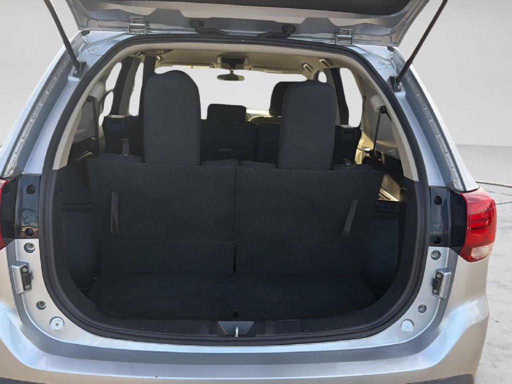 Used 2016 Mitsubishi Outlander SE AWD/4WD image 11