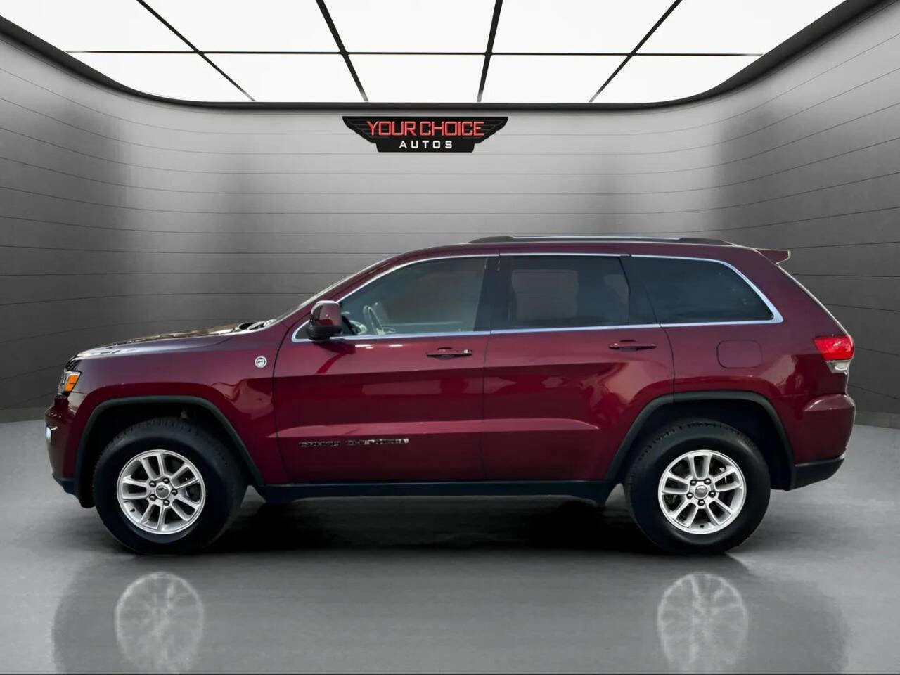 Used 2018 Jeep Grand Cherokee Laredo image 2