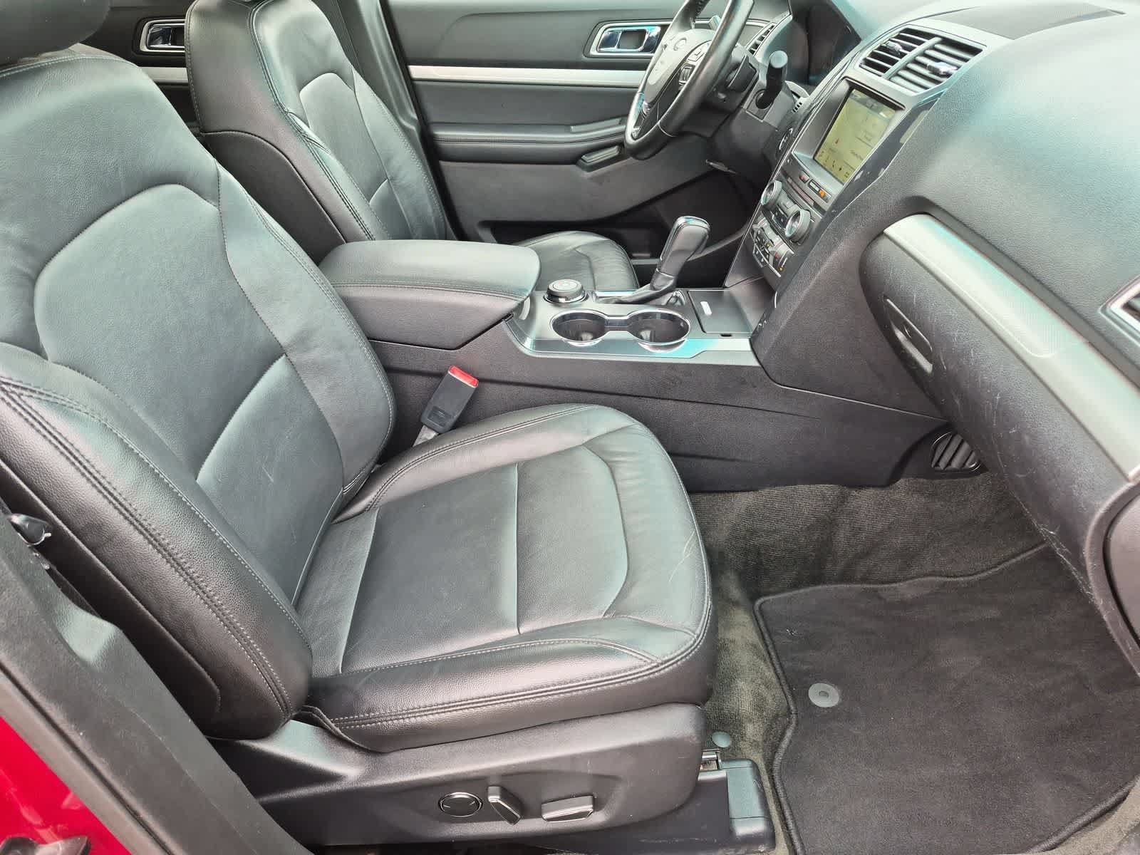 Used 2017 Ford Explorer XLT w/ Equipment Group 202A AWD/4WD image 23