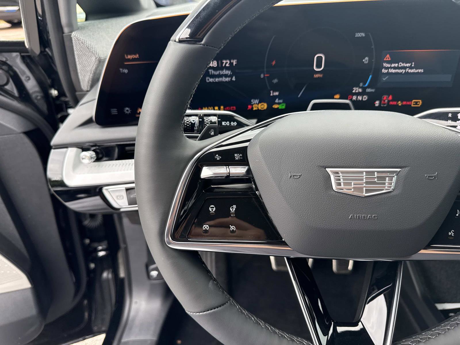 New 2026 Cadillac Optiq Luxury 2 image 31